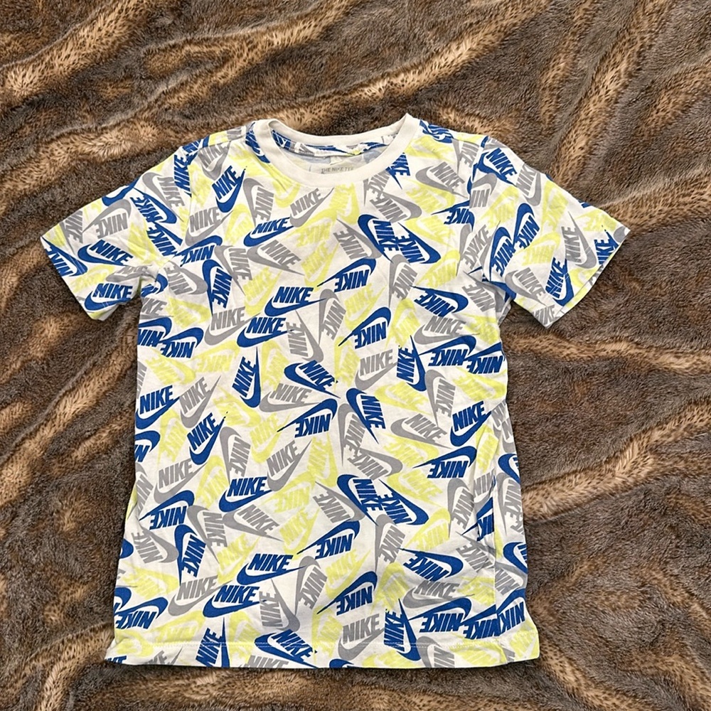 Nike logo graphic tee shirt